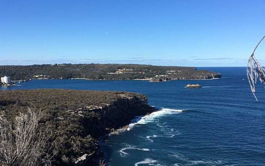 Grotto Point Lighthouse Walk, Clontarf, NSW