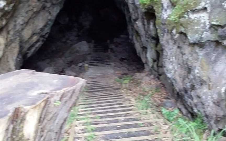 Tunnel Cave, Macarthur, VIC