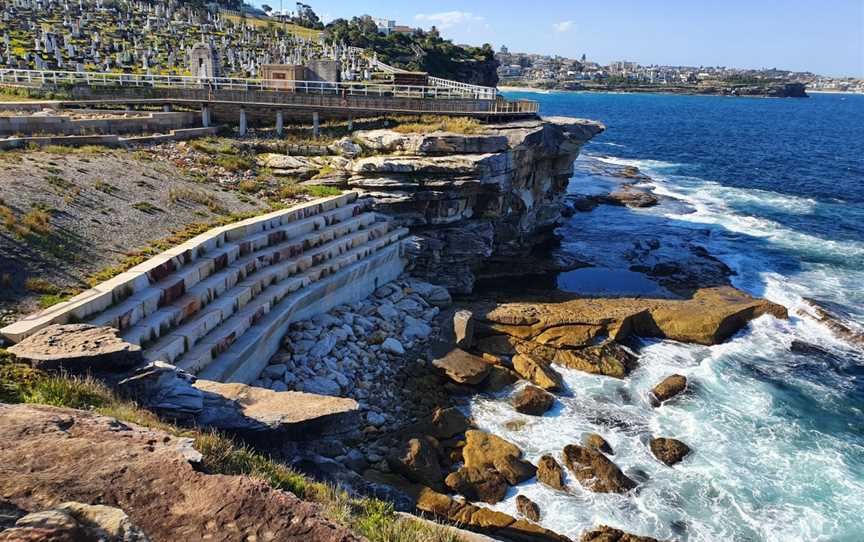 Bondi to Bronte Coastal Walk, Attractions in Bondi Beach