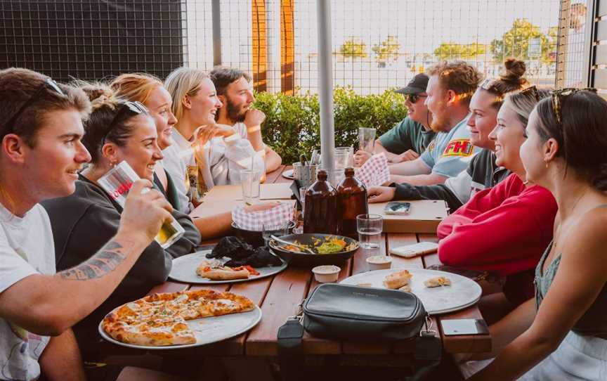 Last Slice Sports Bar, Food & Drink in Bunbury