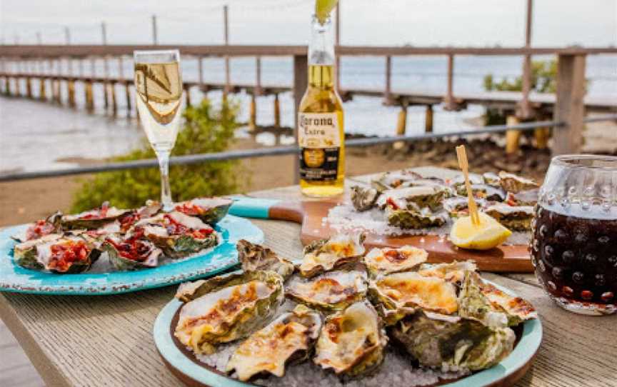 Oyster Shed, Sandstone Point, QLD