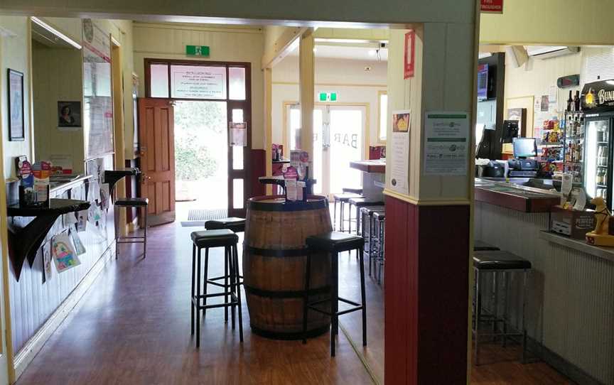 The Club Hotel, Clifton, QLD