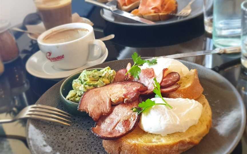 Pyrenees Pies & Takeaway, Avoca, VIC