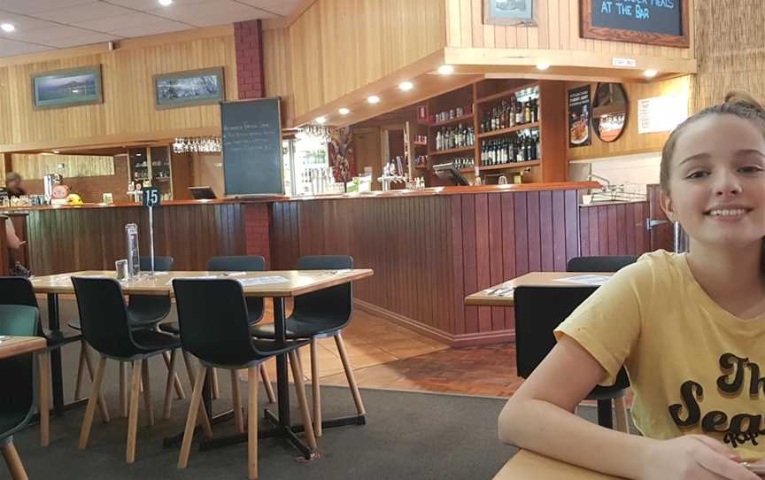 Settlers Tavern, Tawonga South, VIC