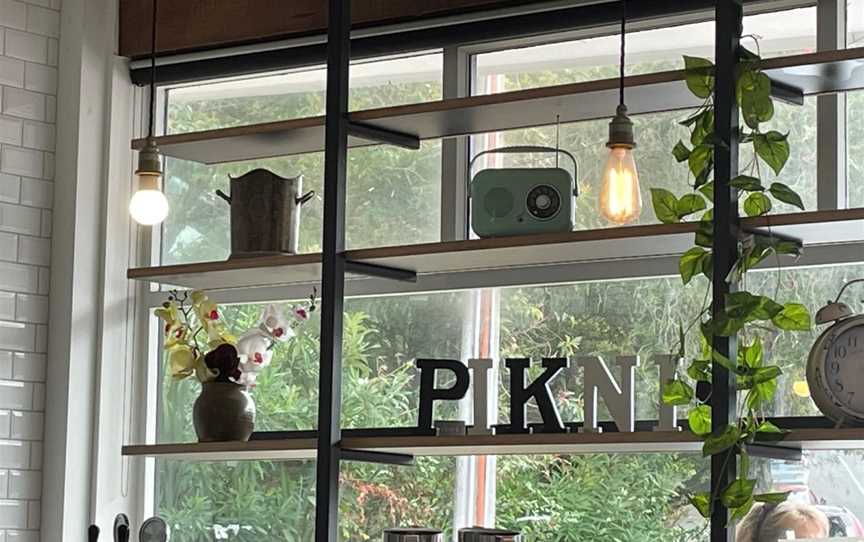 Piknic Cafe, Castor Bay, New Zealand