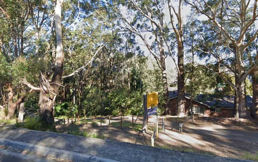 Pipeline and Bungaroo Tracks to Stepping Stones Crossing, St Ives, NSW