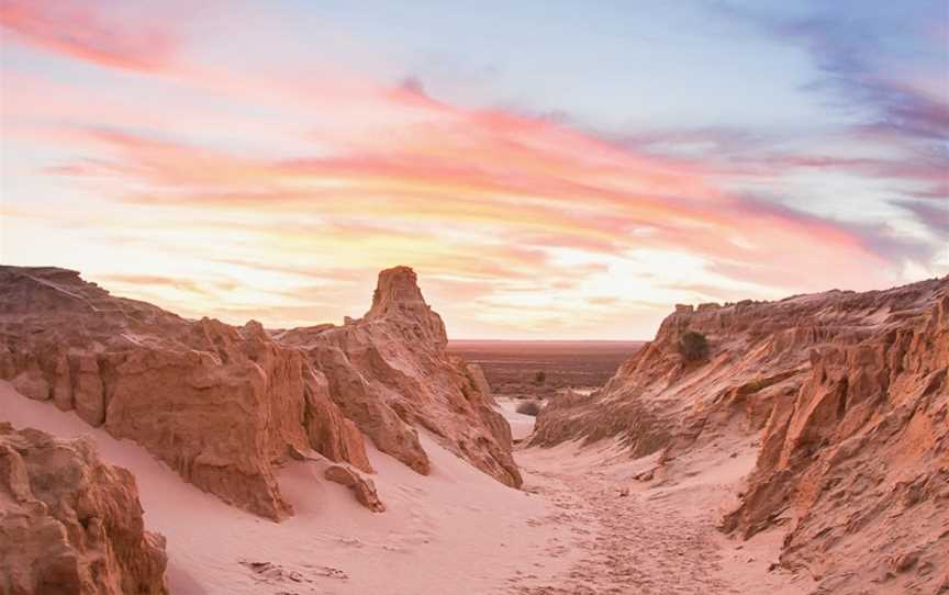 Mungo National Park Tours - Outback Geo Adventures, Balranald, NSW