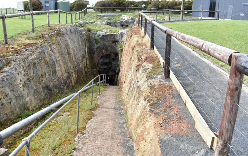 Kilsby Sinkhole Tours, Moorak, SA