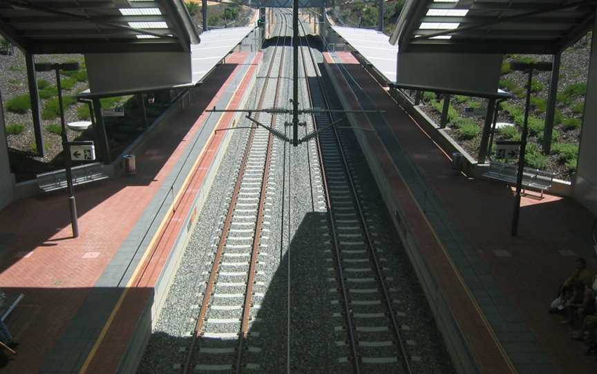 Transperth Kwinana Station platforms.jpg