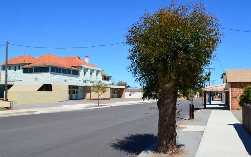 Macpherson Street, Carnamah, 2012.JPG