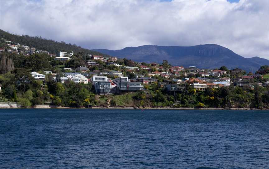 Taroona properties front Derwent River.jpg