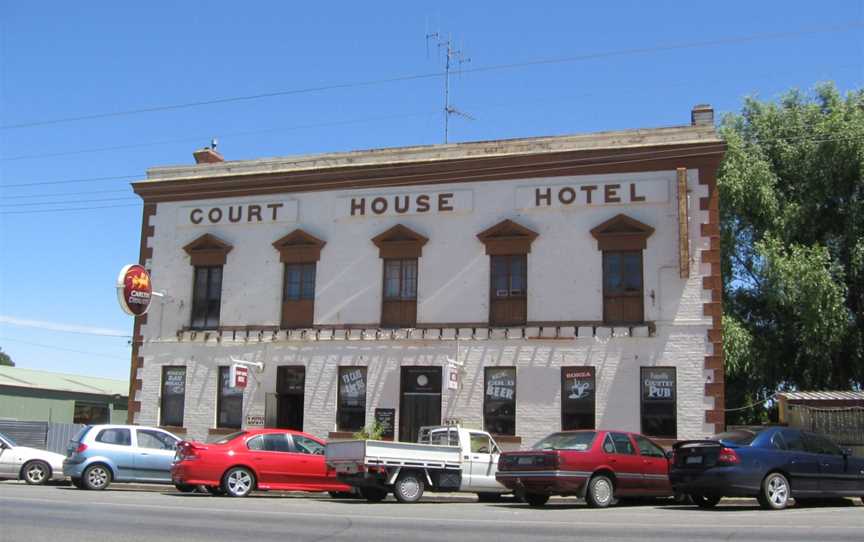 SmythedaleCourtHouseHotel.JPG