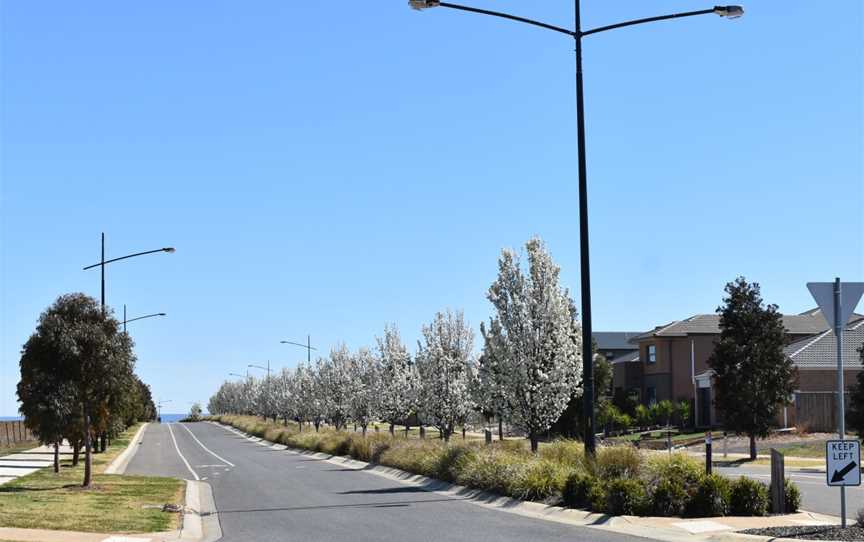 Weir Views Waterway Boulevard.JPG