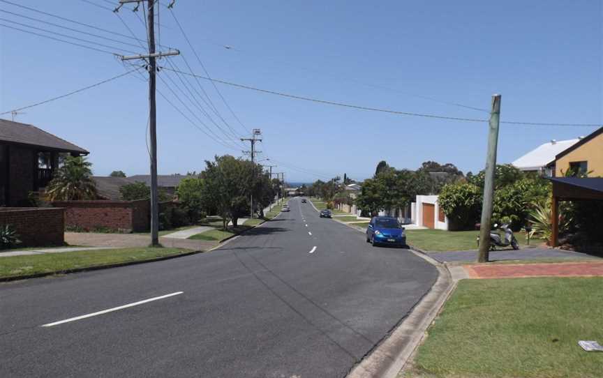 Seaview Parade, Elanora, Queensland.jpg