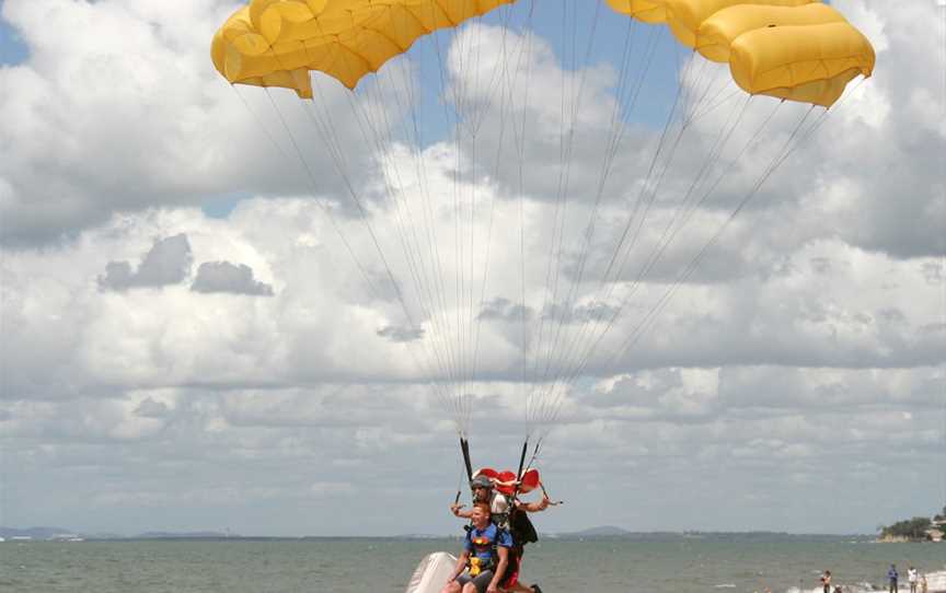 Parachute Landing on Suttons Beach (112358199).jpg