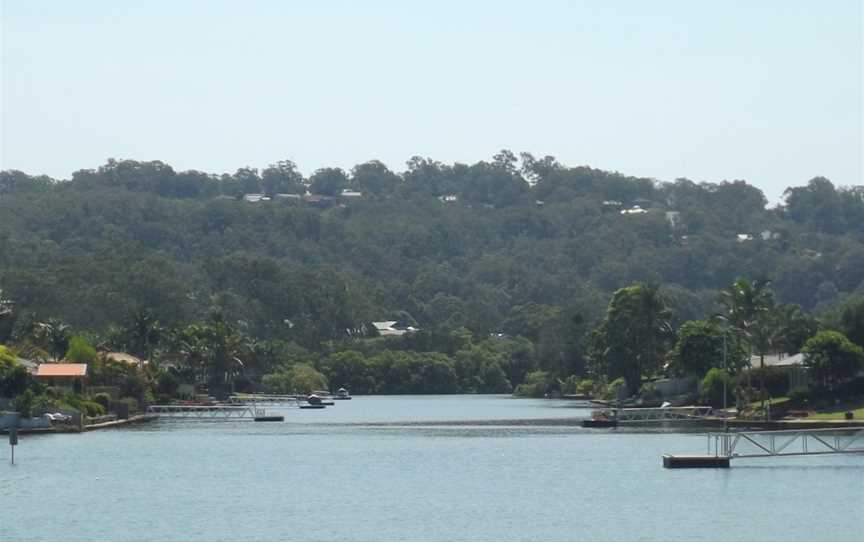 Currumbin Creek canals in Currumbin Waters, Queensland.jpg