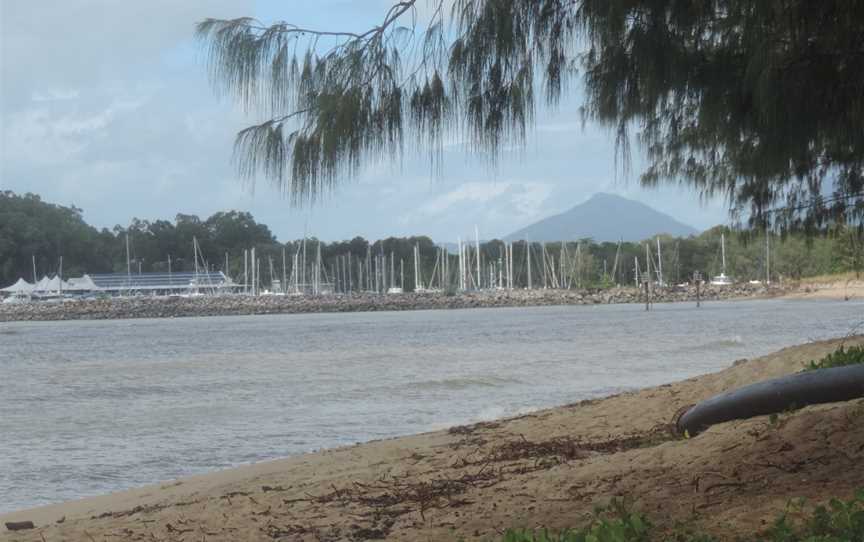 Lookingsouthalongthebeachat Trinity Parkwiththemarinaat Yorkeys Knobinthedistance C2018