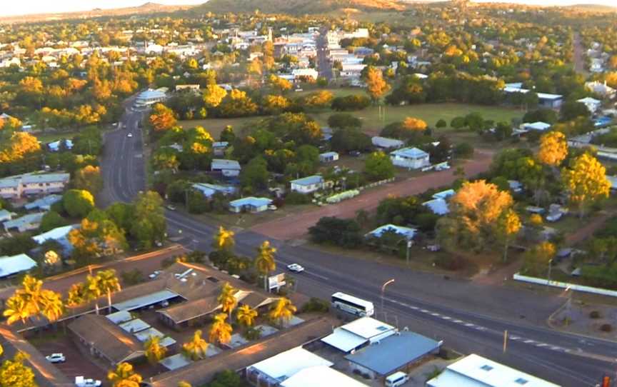 Charters Towers Aerial View - panoramio.jpg