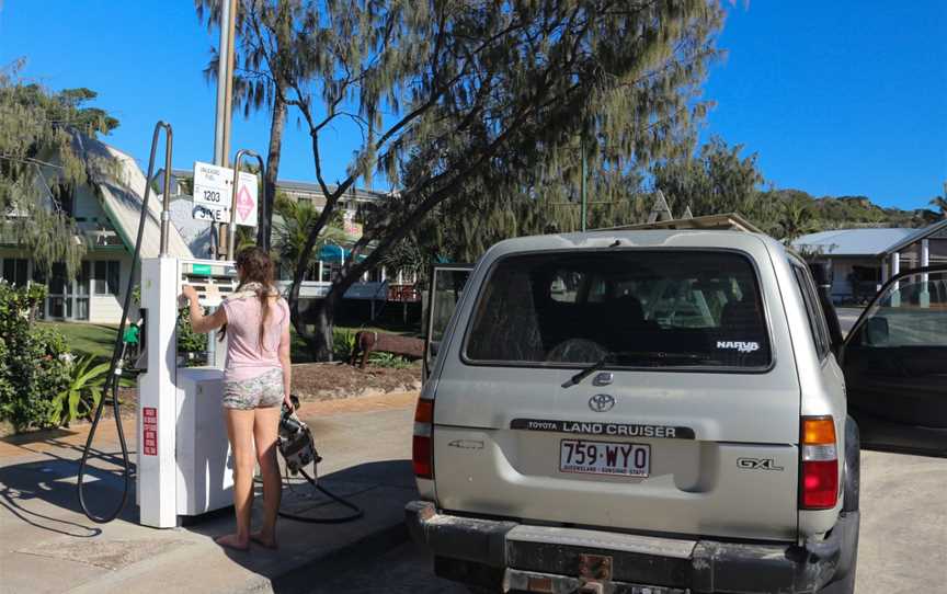 Australia CQueensland CFraser Island CEurong Cpetrolstation