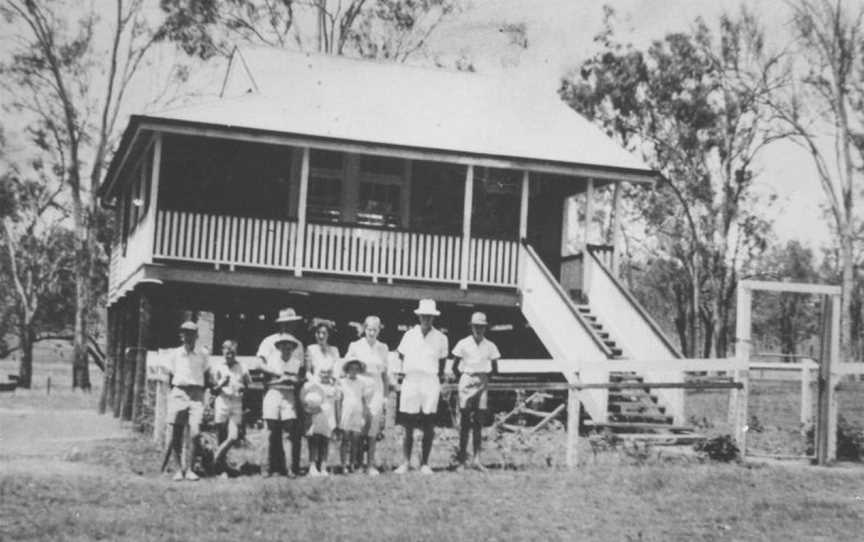 State Lib Qld2295991 Tennisplayersstandingoutside Oakview State School COakview C1946