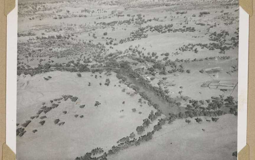 Aerial view of Norley Station, June 1946.jpg