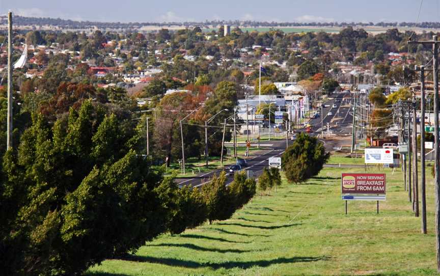 Overlooking Dubbo from the suburb of West Dubbo.jpg