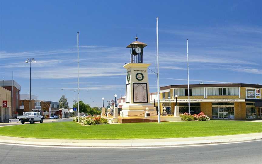 Leeton War Memorial.jpg