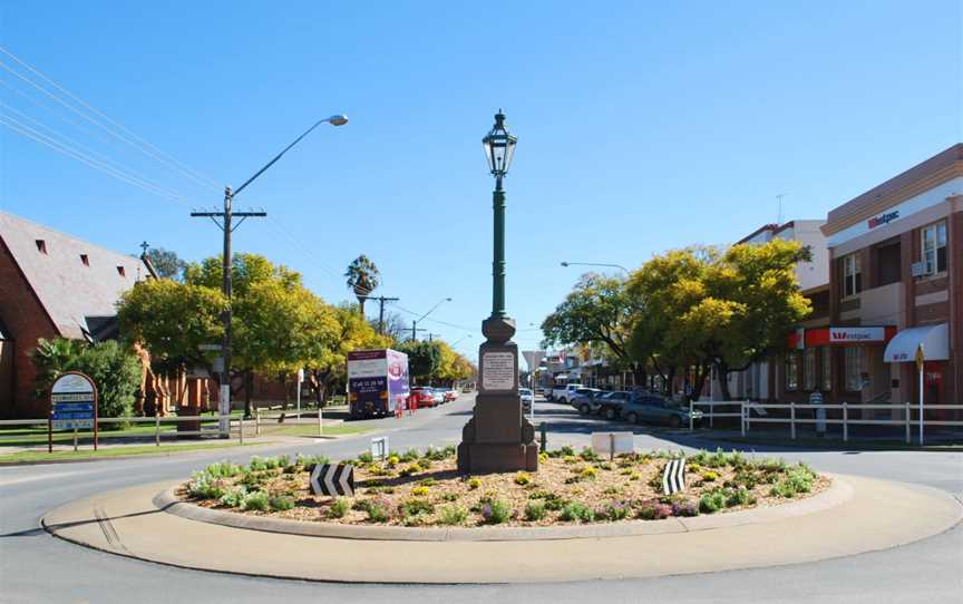 Deniliquin Boer War Memorial Lamp 001.JPG