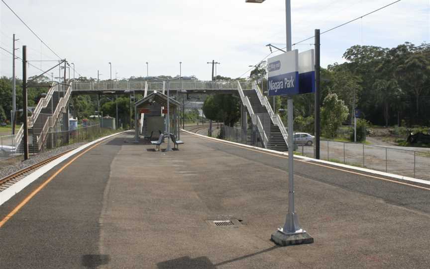 Niagara Park railway station.jpg