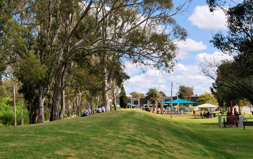 Tocumwal Levee Bank.JPG