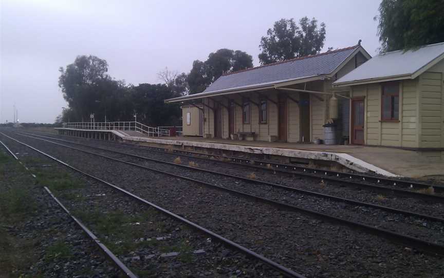 Ivanhoe NS WRail Station12011