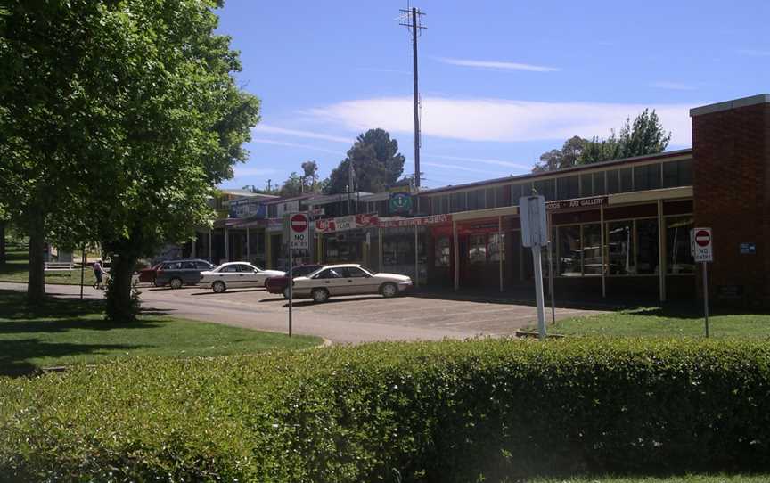 Adaminaby main street.jpg