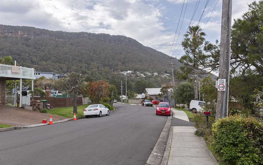 Paterson Road in Coalcliff.jpg