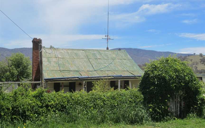 Colinton CN.S.W.Oldcottageon Monaro Highway( Nov.2020)