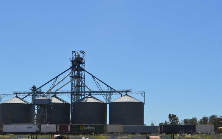 Euabalong West Grain Elevators