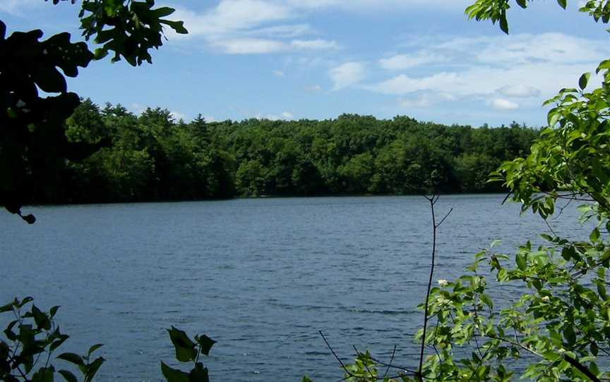 Walden Pond CMassachusettson June27 C2012.png