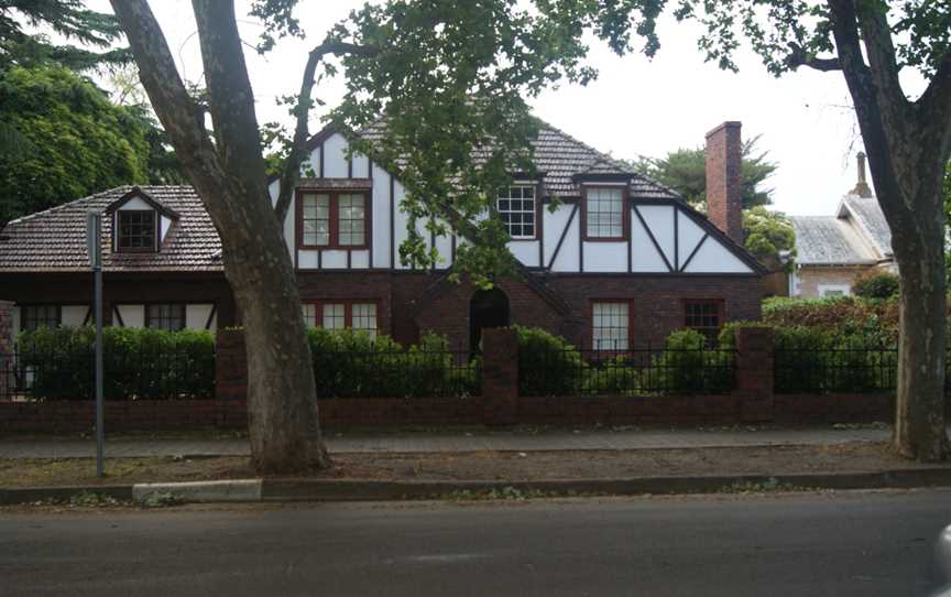 Tudor Revival house, Adelaide (01).jpg