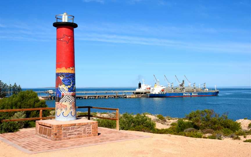 Lighthouse memorial, Thevenard, 2017 (01).jpg