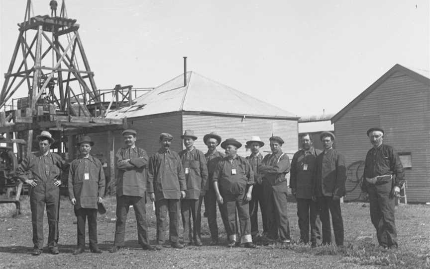 Leigh Creek Coal Mineinspectionof Leigh Creekcoalfieldbyparliamentaryparty.August1913( GN00358)