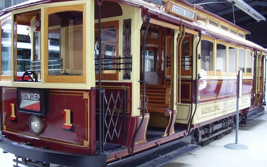 Adelaidesfirsttram1908