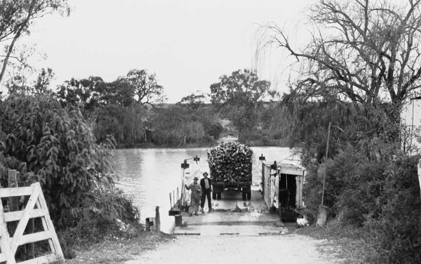 Purnong ferry(GN14120).jpg