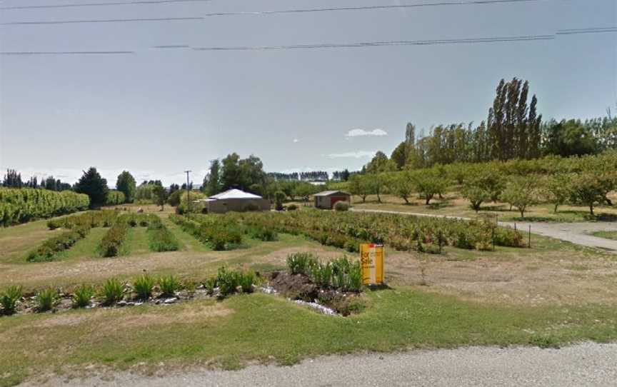 Omeo Vineyard, Blackmans, New Zealand