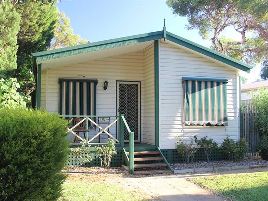 Rockingham Holiday Village, Accommodation in Rockingham