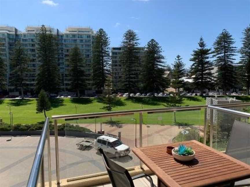 Beachside Luxury Apartments One & Two Bedroom, Glenelg, SA