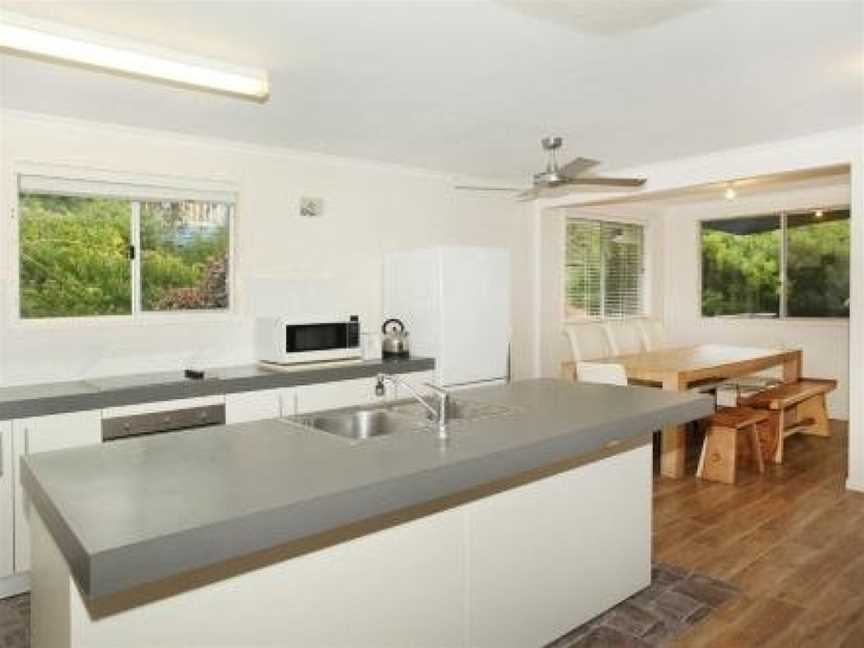 20 Scrub Road, Coolum Beach - Pet Friendly, Linen included, Coolum Beach, QLD