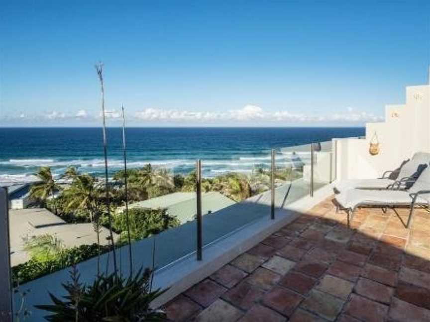 Tuscan inspired townhouse minutes from the beach, Sunshine Beach, QLD