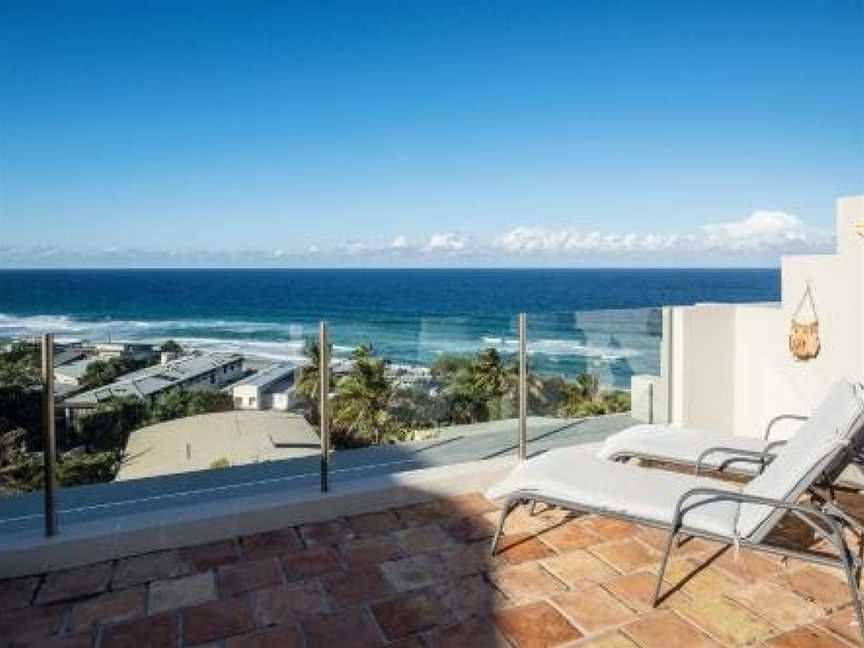 Tuscan inspired townhouse minutes from the beach, Sunshine Beach, QLD