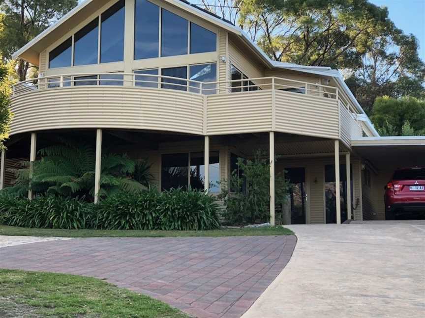 Freycinet Beach House, Accommodation in Coles Bay