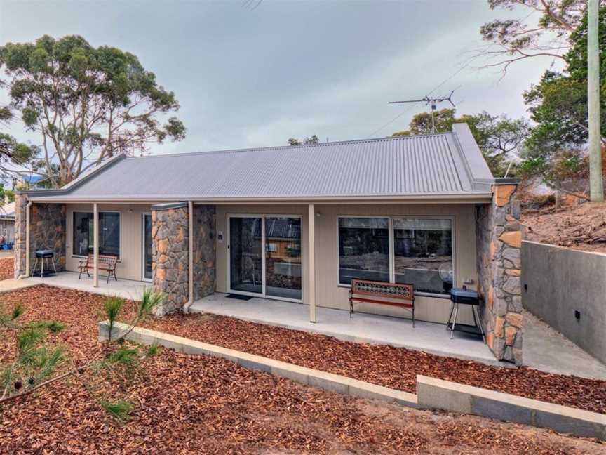 Freycinet Stone Studio 8 - Sandstone, Accommodation in Coles Bay