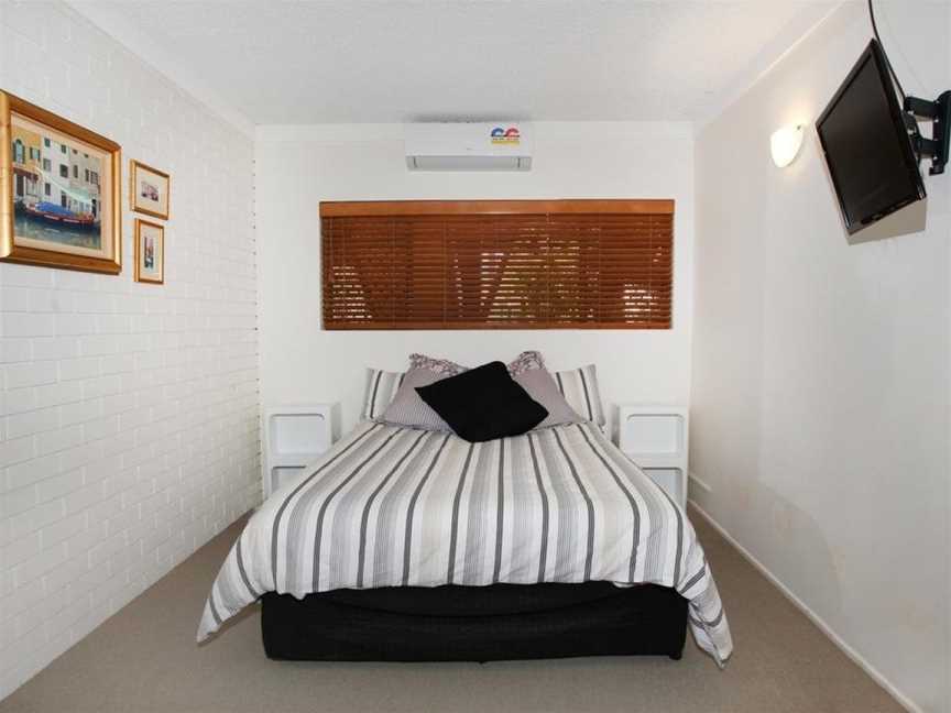 Anjuna 2 - Two Bedroom Budget Stay on Canal, Mooloolaba, QLD